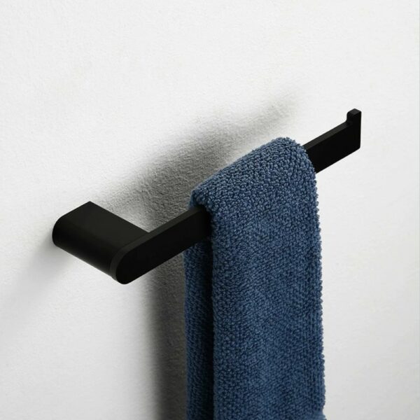 Toalleros negros 3 Modern Stainless Steel Towel Poles In Matte Black - Imagen 3