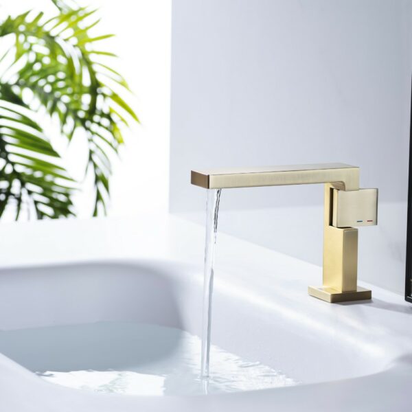 11 El mejor diseño de grifo de lavabo con un diseño único de maneta plana